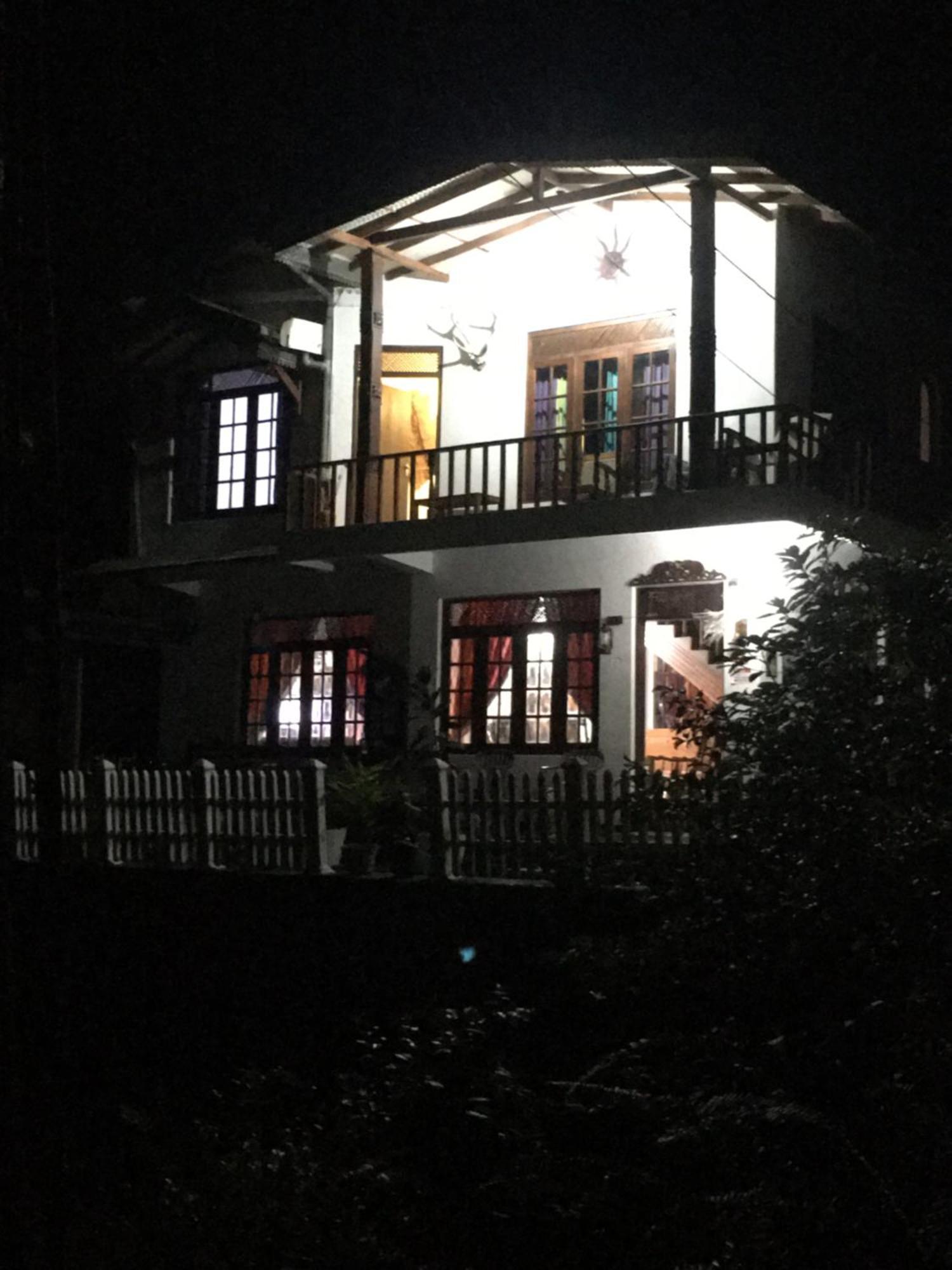 Villa25 Homestay Free Pick Up From The Centre Канді Екстер'єр фото